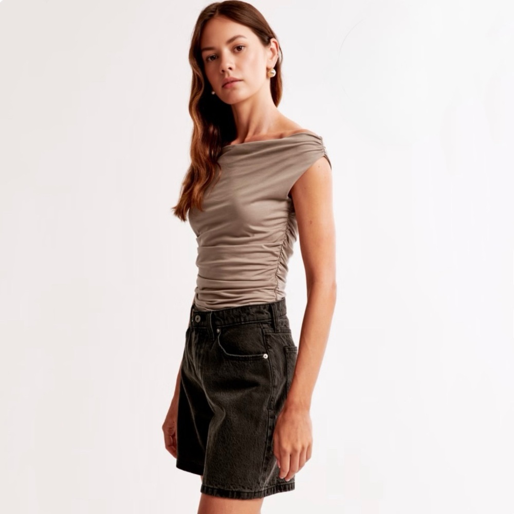 A&F Off-The-Shoulder Ruched Top - Picture 3 of 10